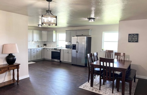 Fairview House | Cute Lake House/Country Home - Fairview/Canton/Seiling area - 3bd 2ba w/barn