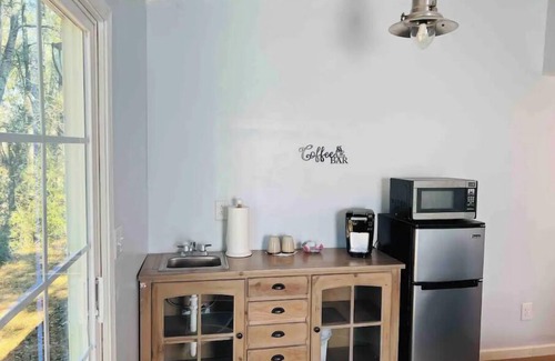 Moss Apartment | Cozy Retreat in a Safe, Quiet Location - Guest Rated 9.8