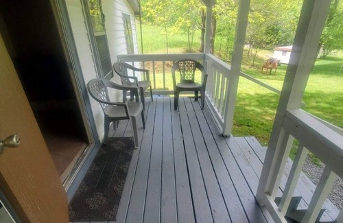 Topton Cabin | Cozy Cabin Near Natahala River - Pet and Child Friendly