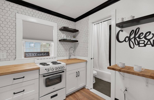 Downtown Cottage | Cozy Cottage Steps from Downtown Pensacola - 10/10 Rating!