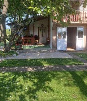 Mahala Apartment | Charming Lodge in Zeta: Pet-Friendly & Rated 9.7/10
