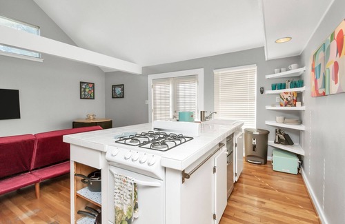Greater Heights House | Charming Loft for Families and Pets in Houston Heights