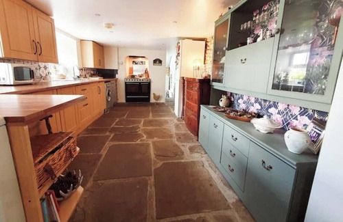 Cowbridge Cottage | Charming Ocean View Cottage - Guest Rated 10/10