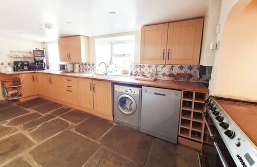 Cowbridge Cottage | Charming Ocean View Cottage - Guest Rated 10/10