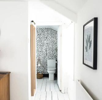 Crickhowell Apartment | Cozy Self Catering Flat Near Brecon Beacons, Pet Friendly