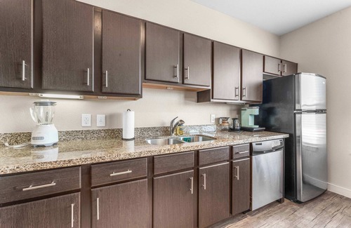 MLK Apartment | Efficient 1BR King Suite Near Mueller with Pool & Kitchen