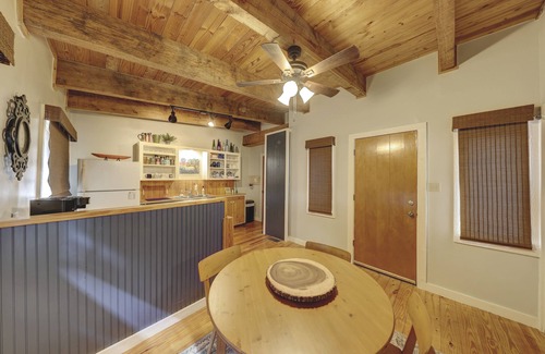 Ingram House | Charming Riverfront Retreat with Breakfast for 4 Guests