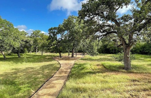 Cedar Creek Apartment | Cute Studio Apt on 8 Acres - Near COTA & Austin