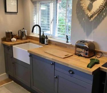 Longhope House | Cozy Studio Cottage with Wood Burner & Breathtaking Views