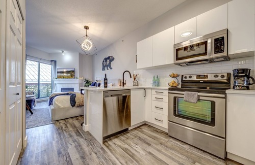 Whistler Cay Estates Apartment | Inviting Studio with Hot Tub, King Bed & Free Parking