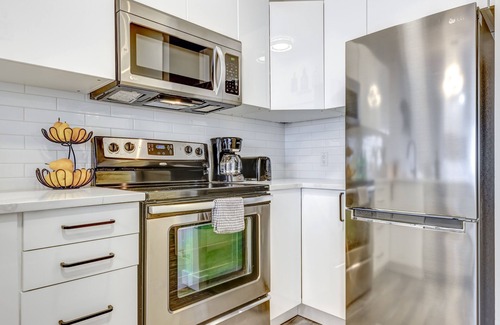 Whistler Cay Estates Apartment | Inviting Studio with Hot Tub, King Bed & Free Parking