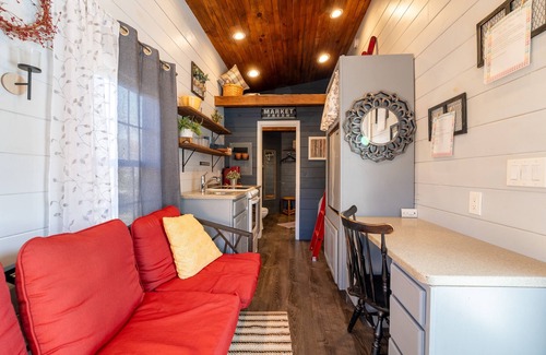 Caryville Cabin | Charming Tiny House Near Rocky Top - Ideal for Trail Seekers!
