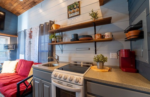 Caryville Cabin | Charming Tiny House Near Rocky Top - Ideal for Trail Seekers!
