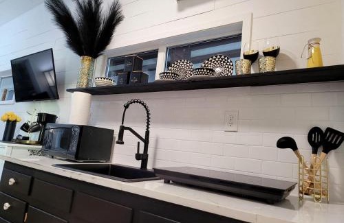 Georgia Coast House | Cute Tiny House with Fire Pit in Danville, Georgia for Relaxing Glamping Escapes in Nature