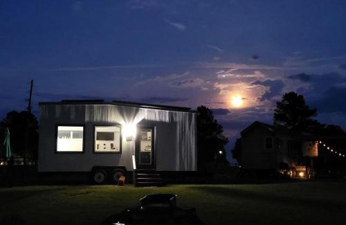 Georgia Coast House | Cute Tiny House with Fire Pit in Danville, Georgia for Relaxing Glamping Escapes in Nature