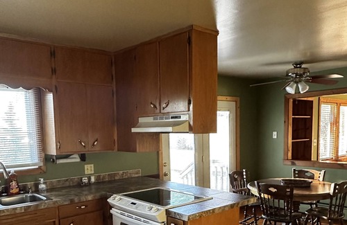 Aberdeen Cottage | Charming Two Bedroom Cottage with Pet-Friendly Amenities