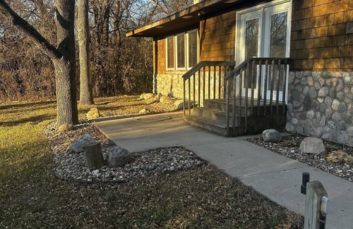 Aberdeen Cottage | Charming Two Bedroom Cottage with Pet-Friendly Amenities