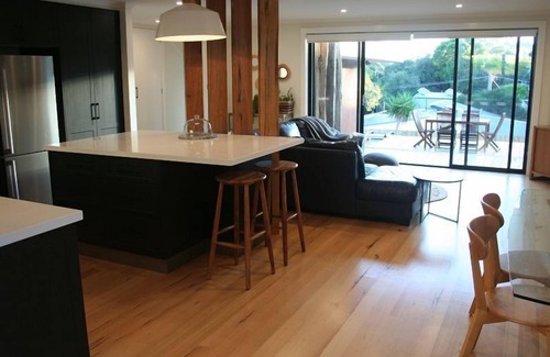 Ocean Grove House | Elevated Views at Cuthbertson Drive Holiday Retreat