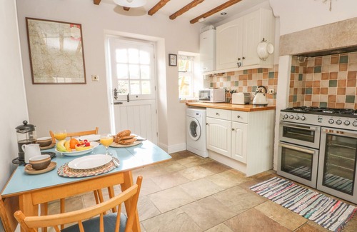 Wirksworth Cottage | Discover Cutlers Cottage: Pet-Friendly Retreat in Wirksworth