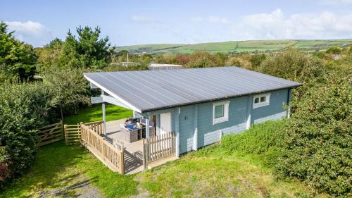 Braunton Ski Chalet | Unforgettable Cutterbrough Lodges with Hot Tub & Pet Friendly