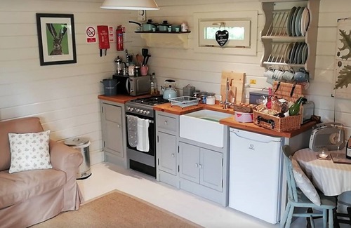 Great Witley Cabin | Romantic Retreat at Cuttermoon Lodge with Ocean Views & Spa