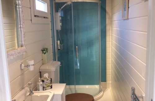 Great Witley Cabin | Romantic Retreat at Cuttermoon Lodge with Ocean Views & Spa