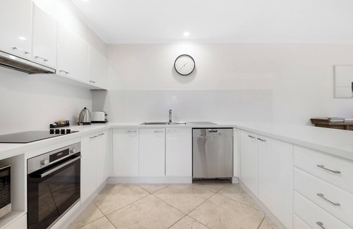 Coffs Harbour Apartment | Cozy 2BR Resort Retreat Steps from Diggers Beach