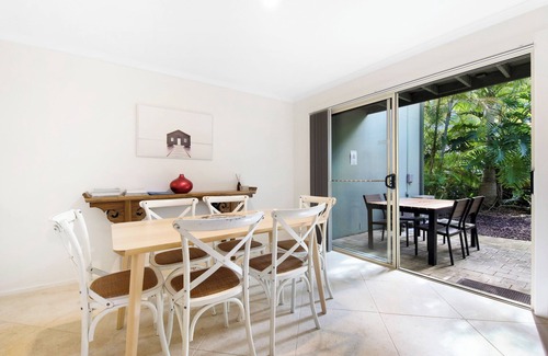 Coffs Harbour Apartment | Cozy 2BR Resort Retreat Steps from Diggers Beach