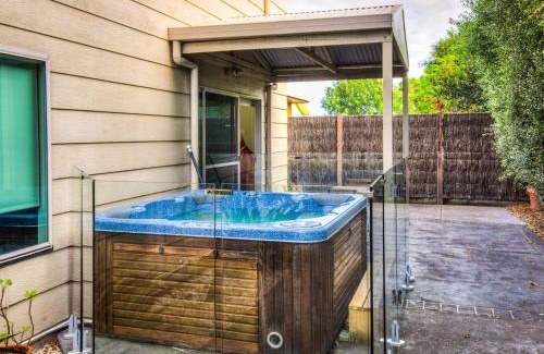Inverloch House | Relaxing Retreat at Cuttriss by the Beach - Pet Friendly!