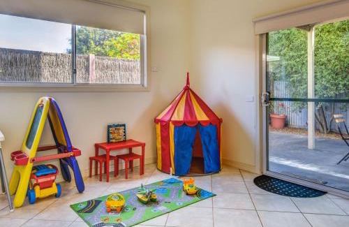 Inverloch House | Relaxing Retreat at Cuttriss by the Beach - Pet Friendly!