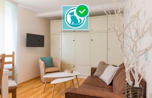 Sahlenburg Apartment | Pet-Friendly CuxDuHier: Oceanfront Retreat with Great Ratings