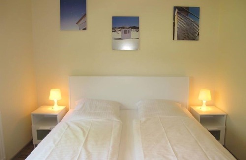 Wremen Apartment | Pet-Friendly Cuxland Ferienpark: Oceanfront Retreat Awaits