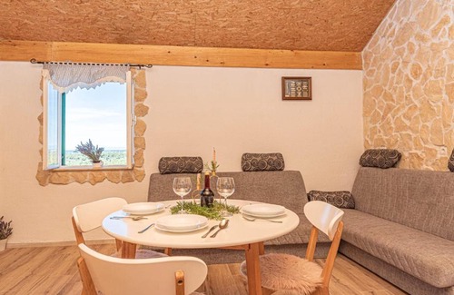 Lozovac Apartment | Discover Cvit od kamena: Family-Friendly Retreat Awaits