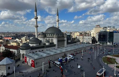 Gumussuyu Mahallesi Hotel | Discover CVK Taksim Hotel Istanbul: 4-Star Stay with Spa