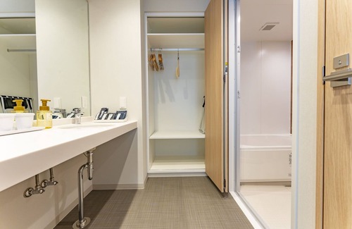 Ichikawa Hotel | Comfortable CVS Bay Hotel: Family-Friendly with Restaurant