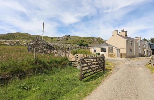 Rhyd-y-clafdy House | Experience Comfort at Cwm Ceiliog Annex - 4 Star Rated!