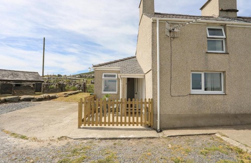 Rhyd-y-clafdy House | Experience Comfort at Cwm Ceiliog Annex - 4 Star Rated!