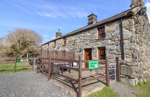Llanbedr House | Pet-Friendly Cwm Yr Afon Cottage with 9.5/10 Guest Rating
