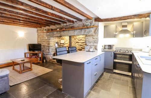 Llanbedr House | Pet-Friendly Cwm Yr Afon Cottage with 9.5/10 Guest Rating