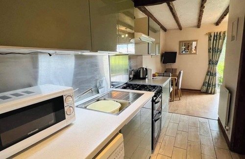 Cadoxton House | Guest Rated 10/10 at Cwmbach Cottages with Breakfast