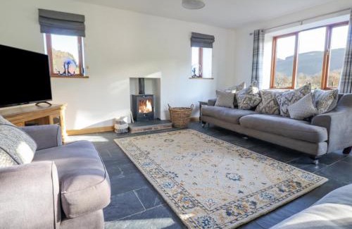 Pennant Melangell House | Family-Friendly Cwmwr: A 4-Star Retreat Awaits You
