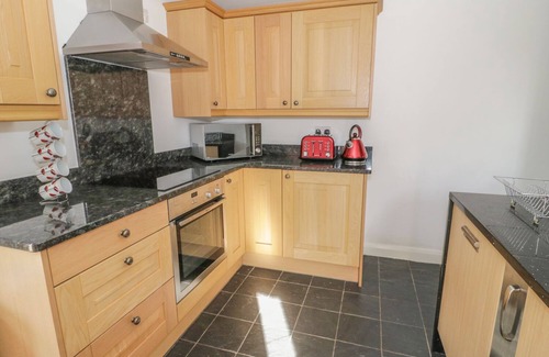 Penmon Cottage | Pet-Friendly Getaway at Cwt Blawd with Ocean Views