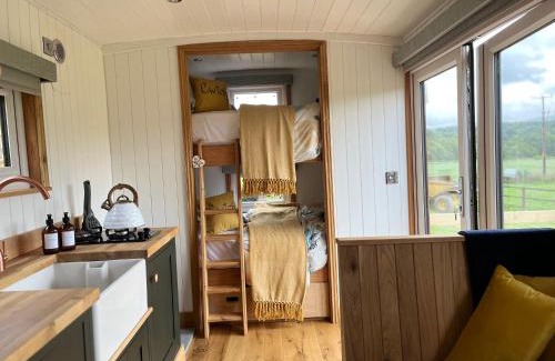 Llanelltyd Other | Inviting Cwtch Cader Shepherds Hut: Pet & Child Friendly Retreat