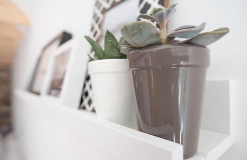 Penarth Apartment | Cozy Studio Retreat with Private Entrance - Rated 9.1/10