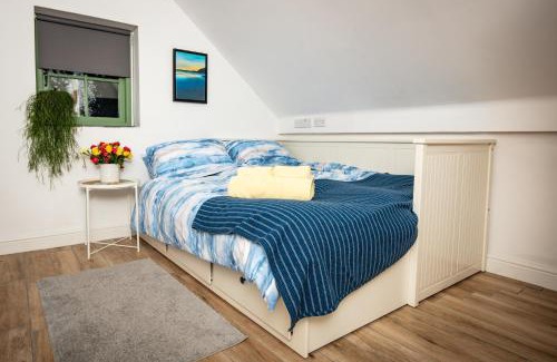 Haverfordwest Apartment | Top-Rated Cwtch Lackerlee: Family-Friendly Retreat Awaits