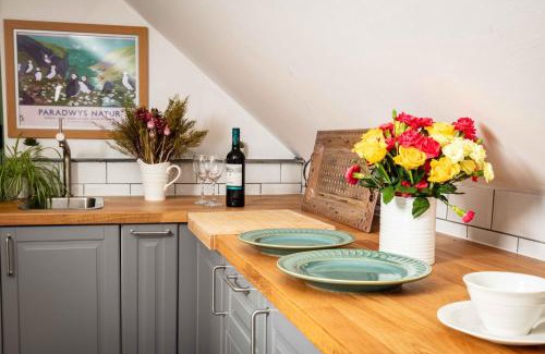 Haverfordwest Apartment | Top-Rated Cwtch Lackerlee: Family-Friendly Retreat Awaits