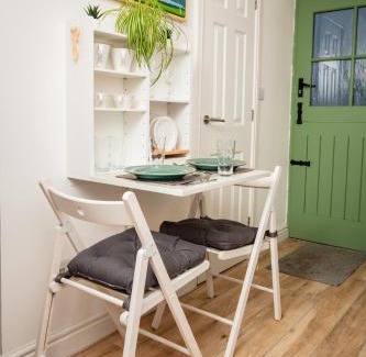 Haverfordwest Apartment | Top-Rated Cwtch Lackerlee: Family-Friendly Retreat Awaits