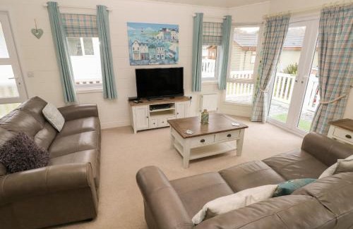 Narberth House | Pet-Friendly Comfort at Cwtch Lodge 42 - Guest Rated 10/10