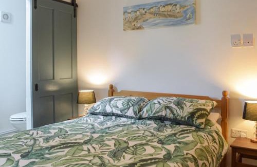 Talgarreg House | Pet-Friendly Cwtch Wrth Plas - Perfect for Families
