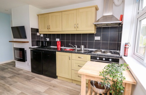 New Quay Cottage | Pet-Friendly CWTSH CRAGEN: Character Cottage with Ocean Views